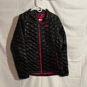 The North Face Women's Black and Pink Quilted Puffer Jacket